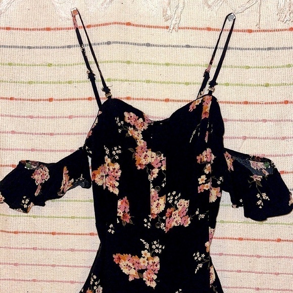 Wild Fable Black cold-shoulder jumpsuit. - Picture 6 of 11